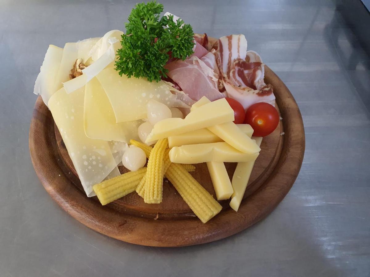 Hotel-Restaurant-Linde Gundlischwand Ngoại thất bức ảnh